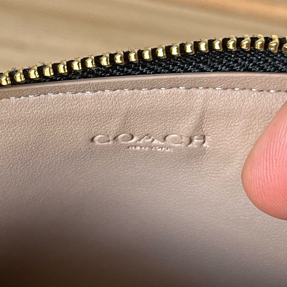 Coach Card Case🎈🎈 - Picture 7 of 8